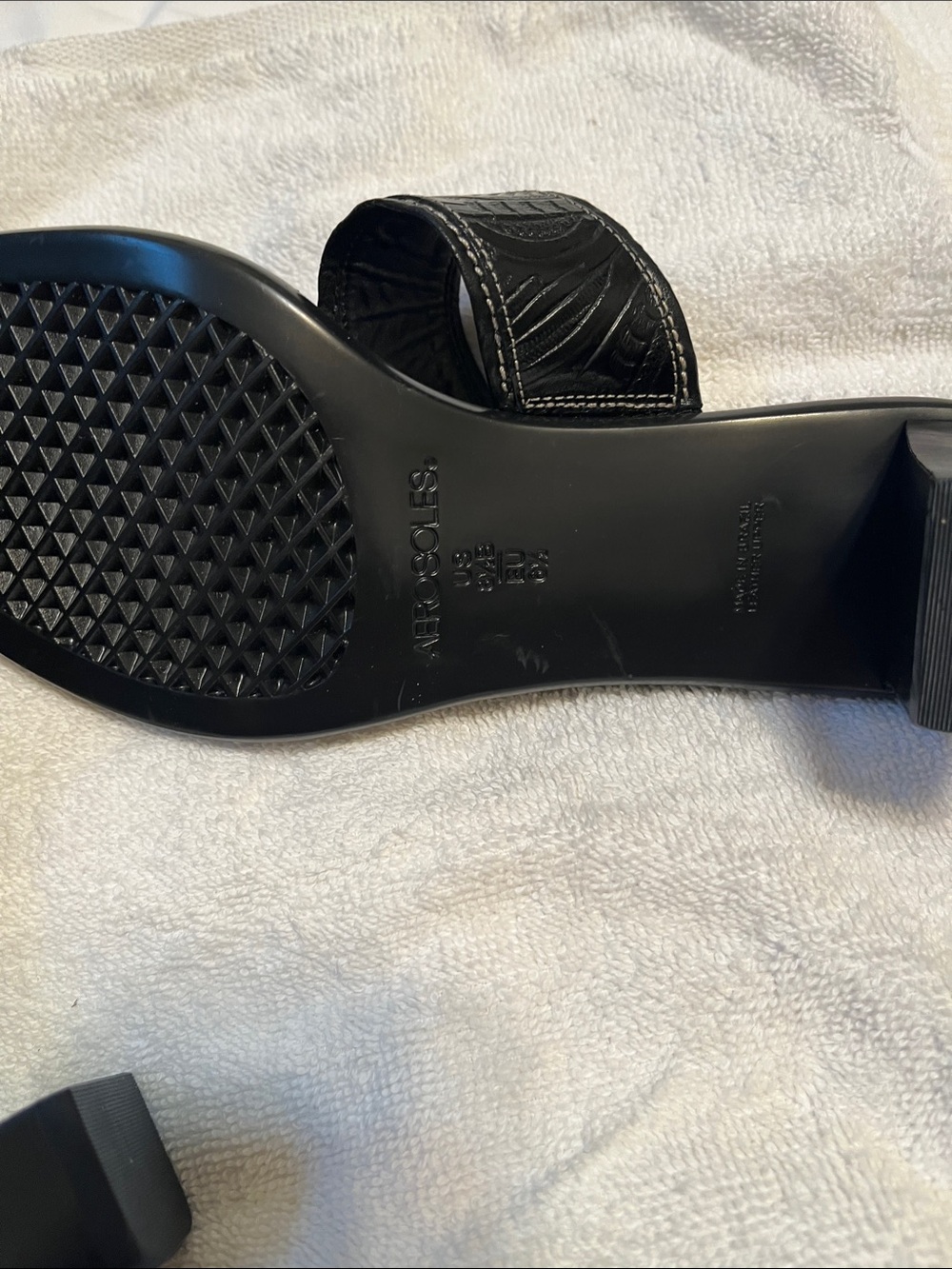 AEROSOLES Black Toe-Loop Slide Sandals with Embossed Strap 8.5 B - Picture 4 of 5